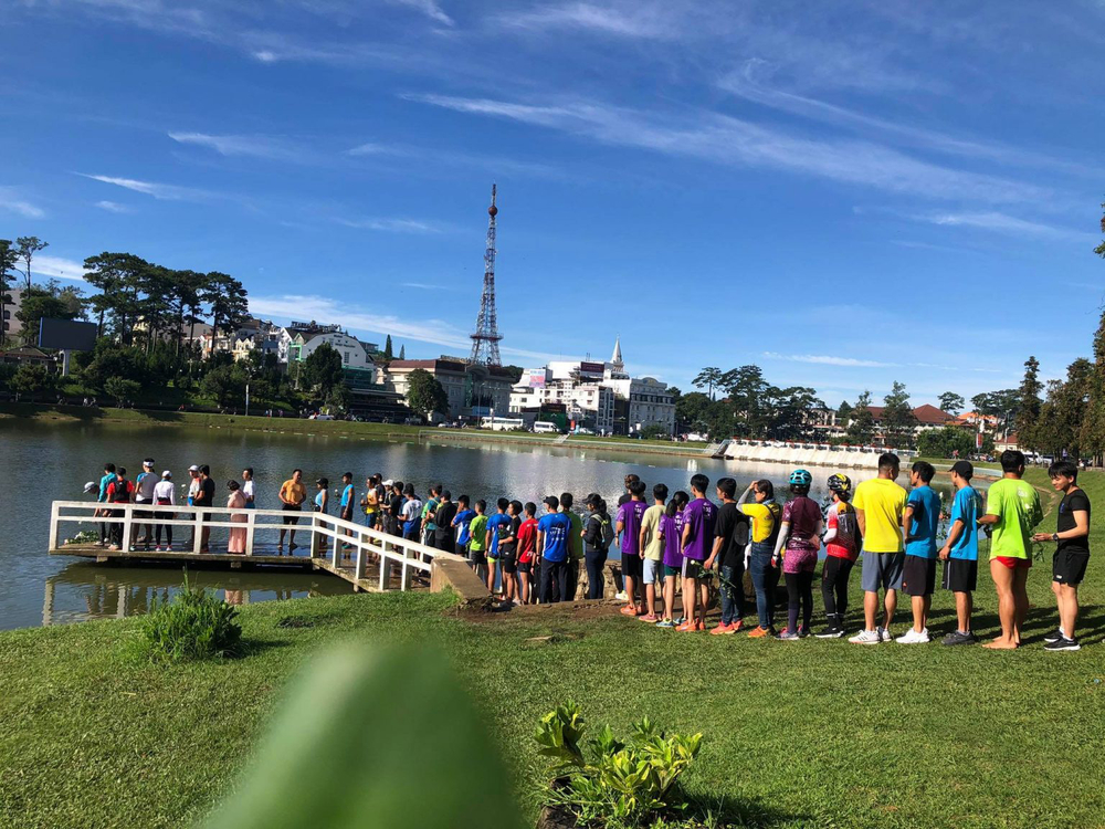 Cầu chữ Y trên hồ Xuân Hương là địa điểm check-in yêu thích của du khách